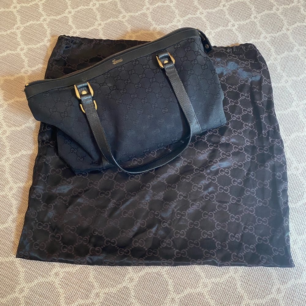 Vintage gucci bag with dust bag